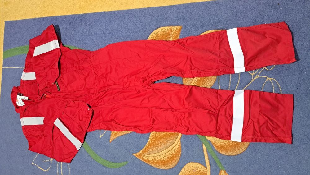 Продаю Комбинезон 50 размер