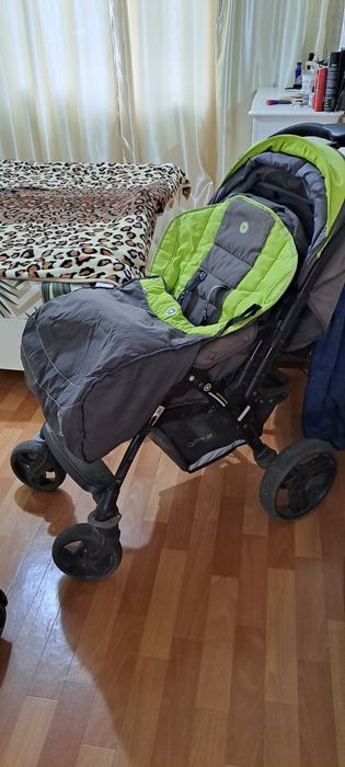 Коляска прогулочная всесезонная
