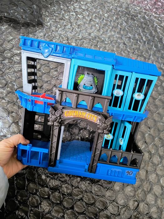 Jucării rămase mici