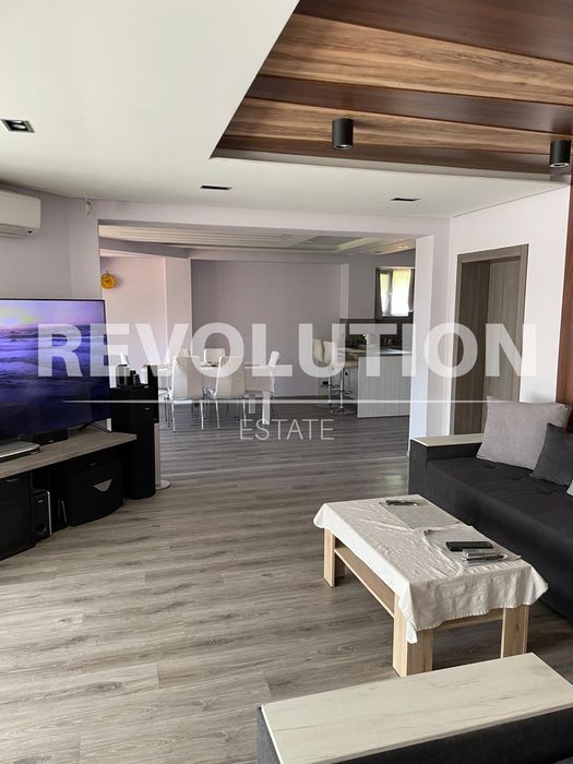 Дава се под наем Тристаен апартамент в Варна, Бриз - 160 кв.м за 897.6 € - Снимка #1