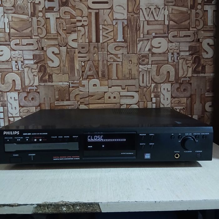Продам CD проигрыватель. Филипс CDR 600