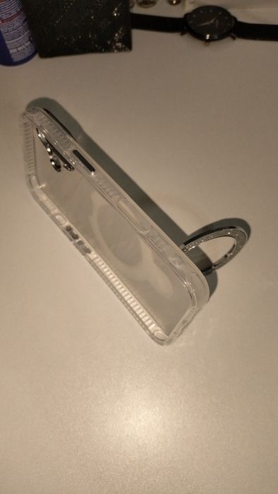 Чехол iPhone 16: кольцо-держатель, MagSafe, новый