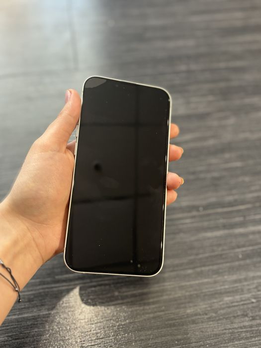 Продаю IPhone 13