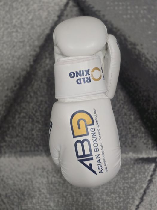Боксёрские перчатки world boxing размер 10-oz