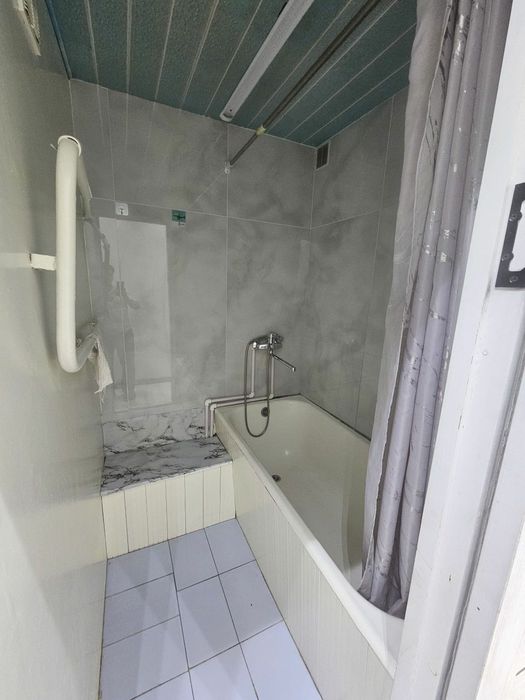 Shaxar markazi Sebzorda 2 xonali uy sotiladi