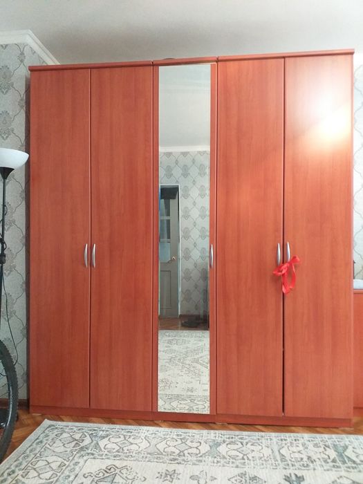 Продаётся 3-дверный шкаф.