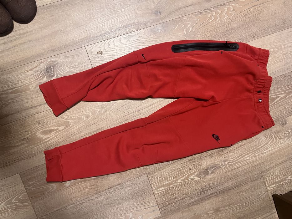 Nike tech fleece червен екип