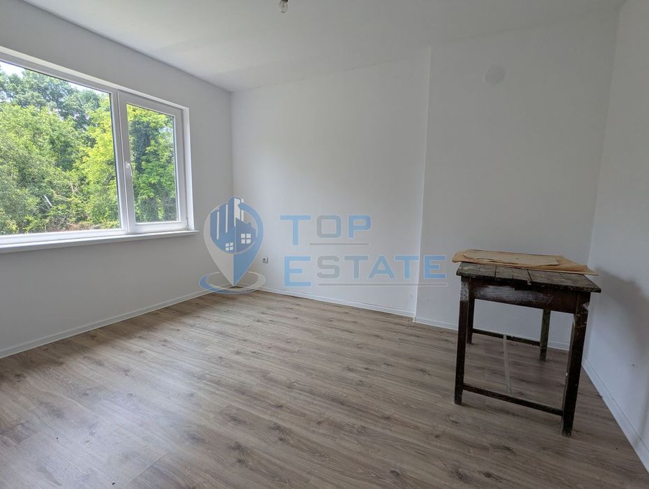 Двуетажна тухлена къща разположена в село Стамболово, община Павликен