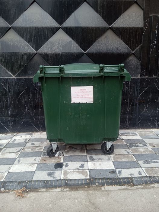 Продаётся мусорный бак на колёсах объем 1100 л