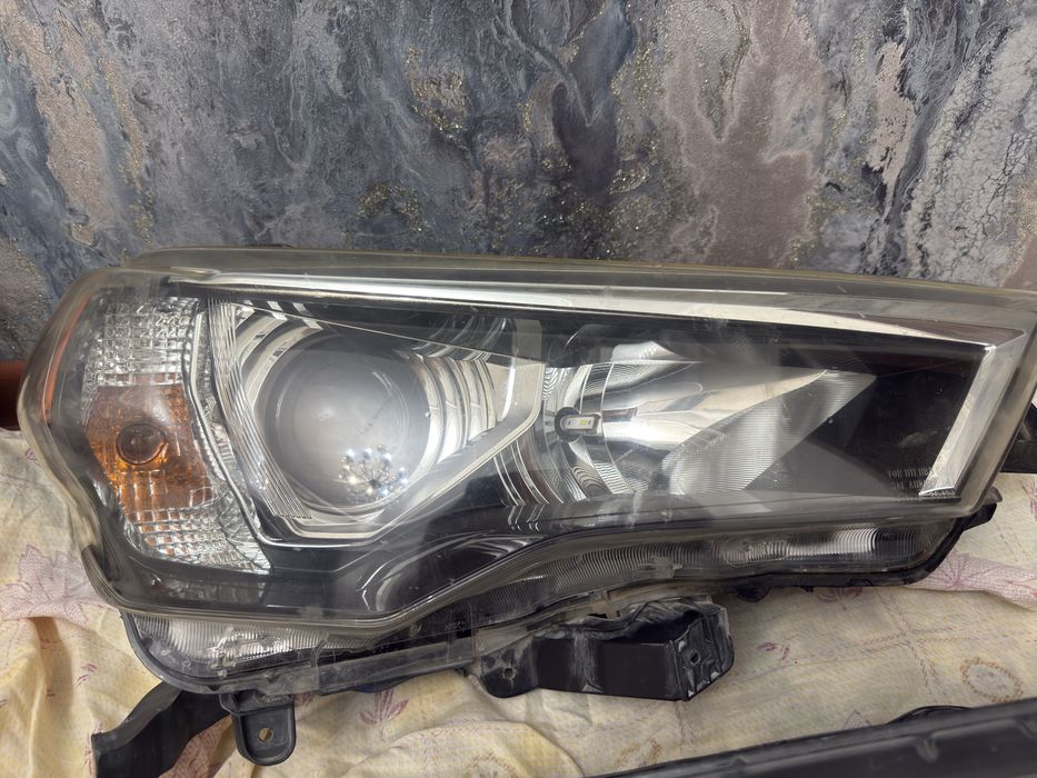 Оригиналные фары 4Runner