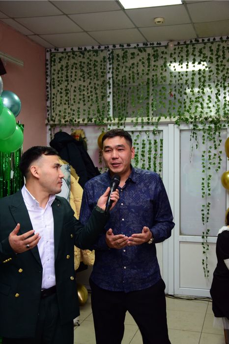 Тамада, Асаба, Ведущий