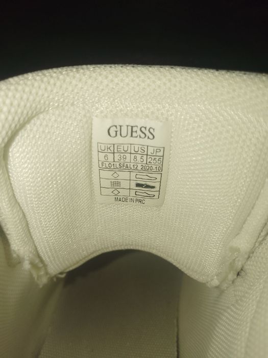 Ayollar uchun. Oq rangli krasofka.