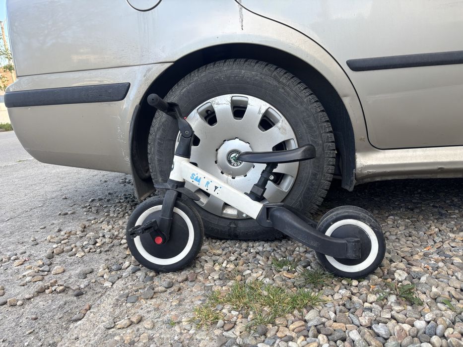 Tricicleta Bicicleta echilibru copii Chipolino Smarty 2 in 1 multifunctionala . Vand sau schimb cu bicicleta cu roti ajutatoare 3 ani