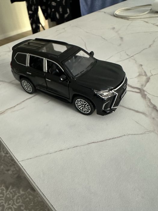 Моделька lexus lx 570