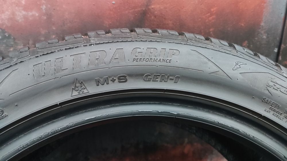 1бр. зимна гума 215/50/17 GoodYear Ultra Grip Performance 
dot22
6.8mm