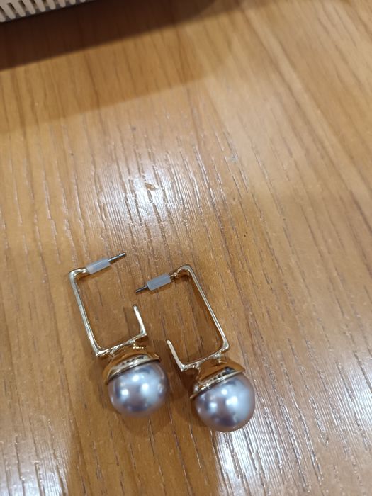 Продам красивую брошь