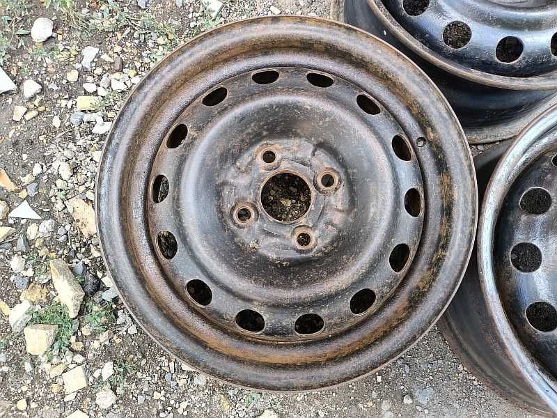 Продам оригинальные металлические диски на Toyota