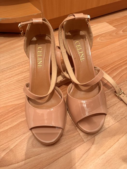 1 рет киілген аяқ-киімдер