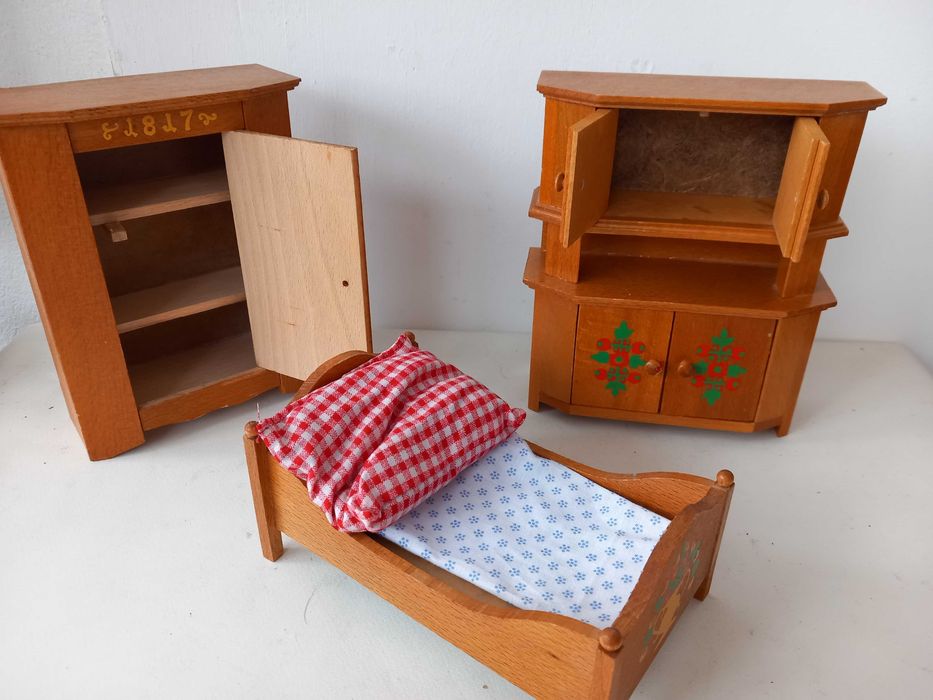 Mobilier Vechi In Miniatura,Anii ''70