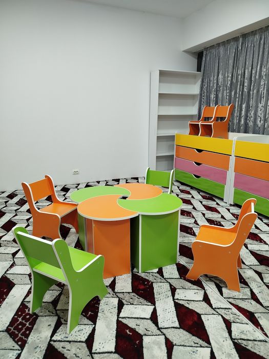 Стол и стул для малышей с ЛДСП