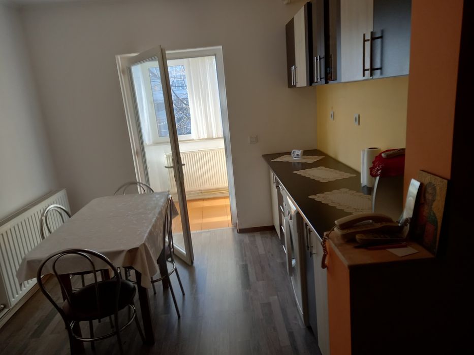 Închiriez apartament doua camere