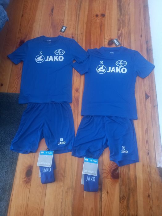 Спортен екип за футбол и свободно носене.