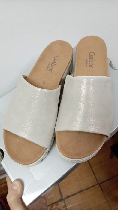 Женские шлёпанцы на платформе