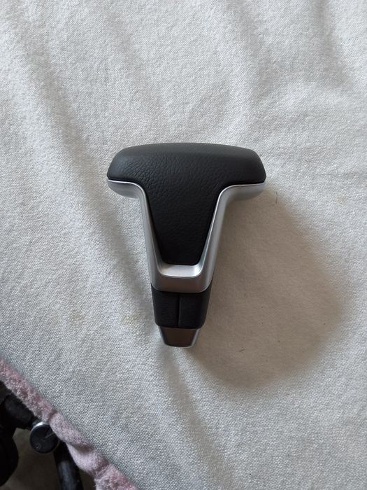 Ручка акпп жана ұсталмаған.