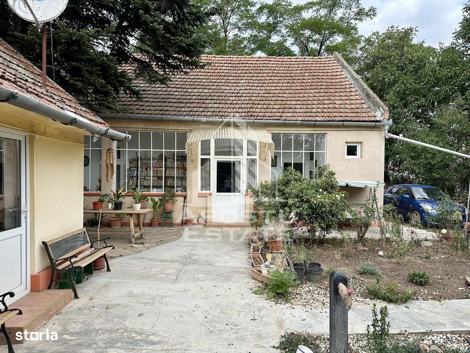 Casa cu anexa si teren 1457 mp de vanzare in localitatea Carani, Timis