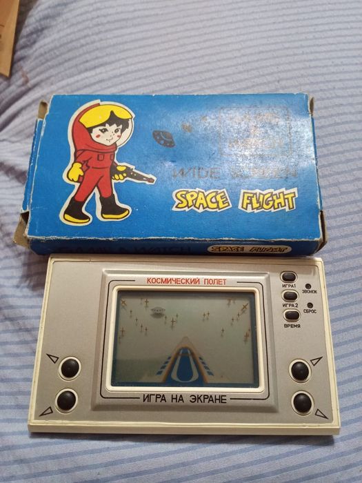 Продам  электронную игру "космический полет"