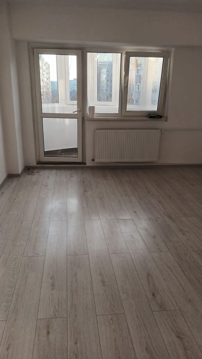 Garsoniera renovata, decomandata