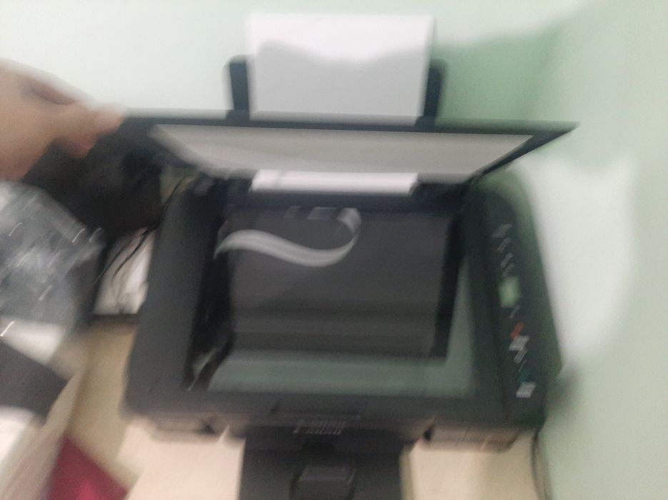 Rangli printer kseraqopiya skayner hammasi birda