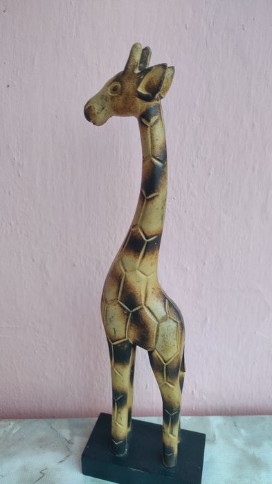 Хотел за насекоми и дървен жираф