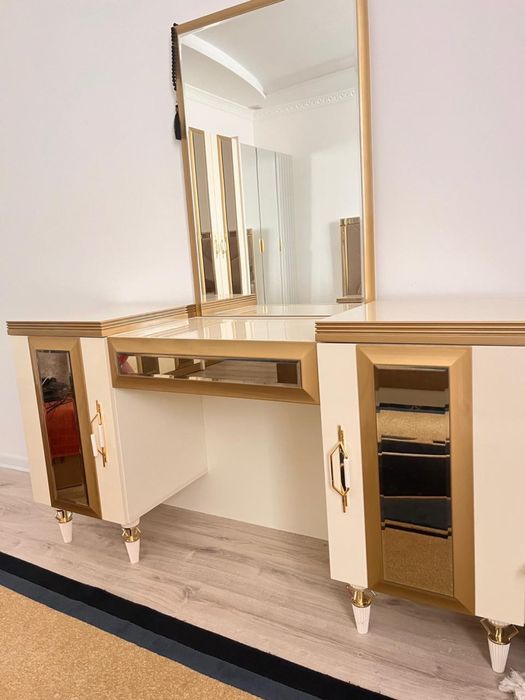 спальный гарнитуры новая не исп 3 месяц стоит