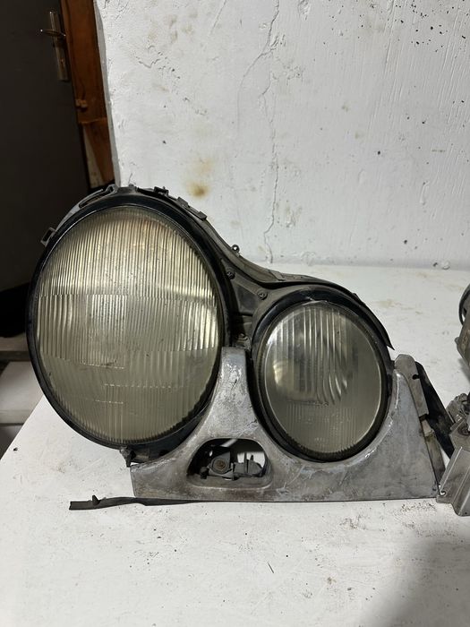 Фары на Mercedes w210