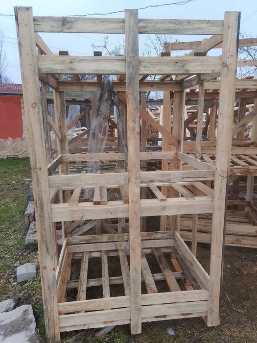 Стилажи дървени.