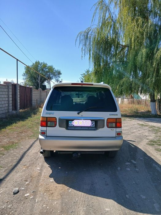 Атомобиль Мазда  МПВ