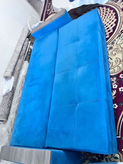 Продам диван с подушками