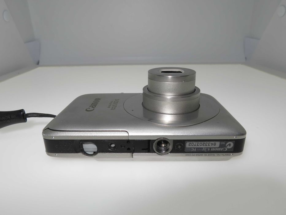 Canon Digital IXUS 100 ултра компактен фотоапарат камера, комплект