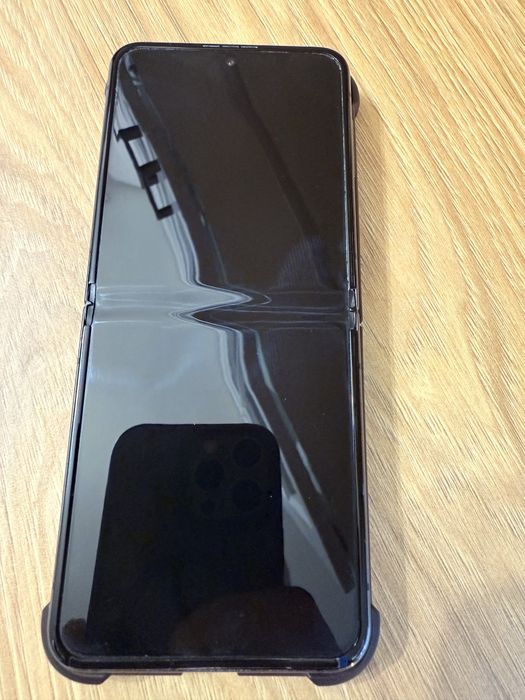 Samsung Z flip 5  без следи от употреба.