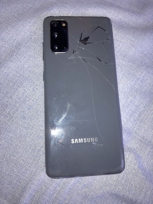 Продам самсунг s20 с коробкой