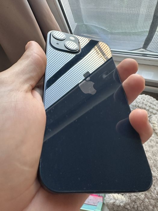 Продавам iPhone 13 128 GB Midnight