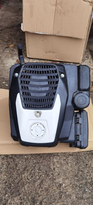 Motor mașină gazon