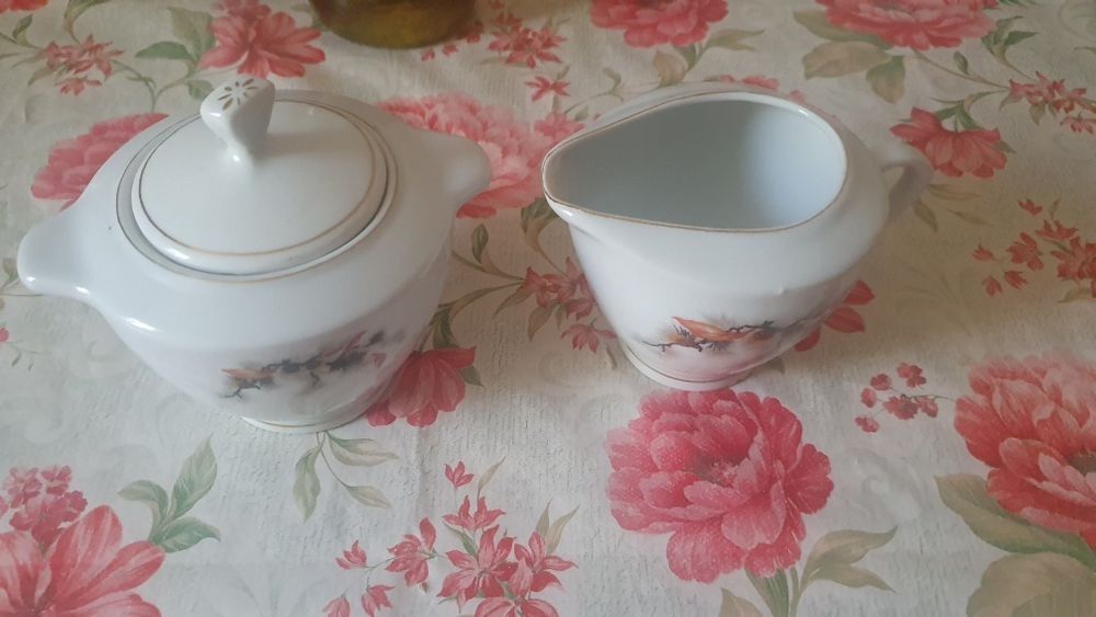 Продам молочник и сахарницу