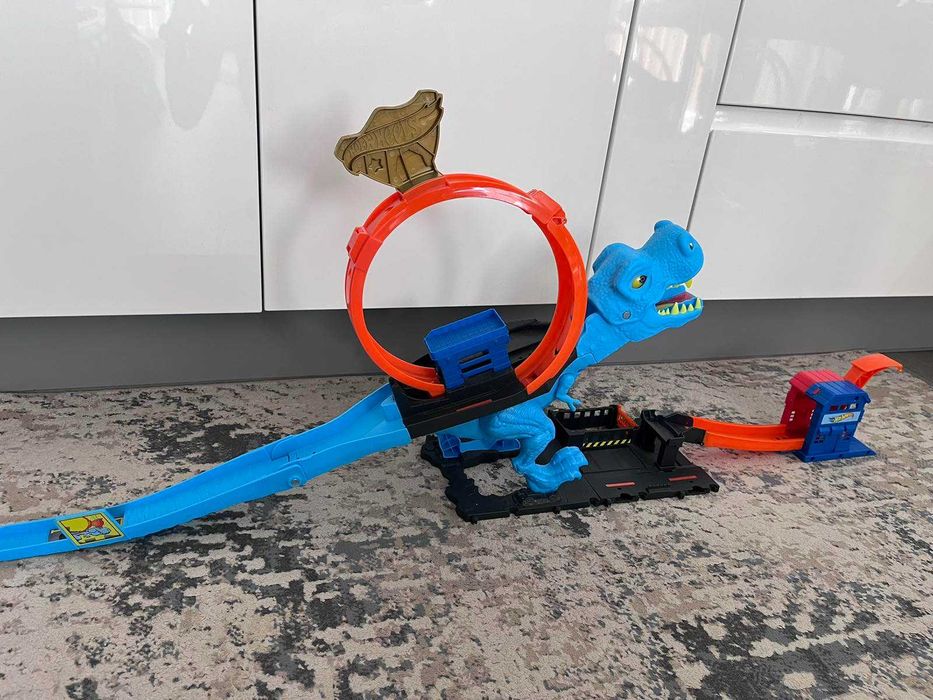 Писта Hot Wheels City T-Rex Chomp Down в отлично състояние