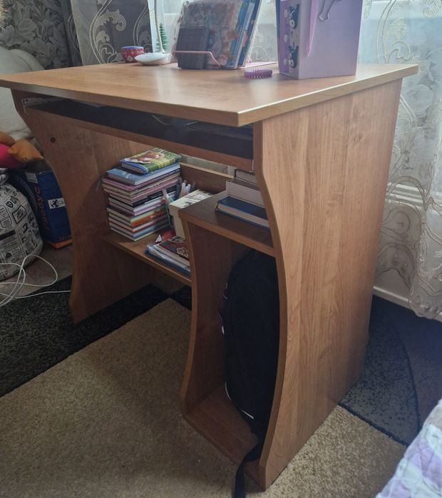 Продам компьютерный стол