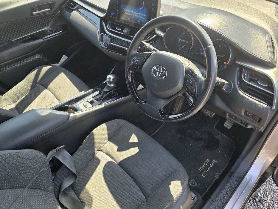 Toyota CHR hybrid benzina CVT faruri led vand intreaga sau dezmembrez