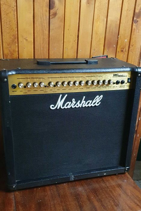 Marshall MG100 DFX 100 watt кетарен комбо усилвател с ефекти