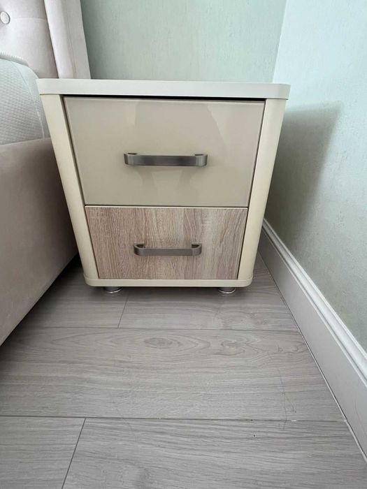 Комод для белья и тумбочка