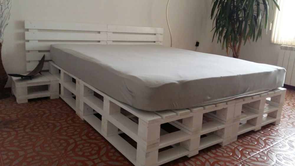 Спалня с нощни шкафчета